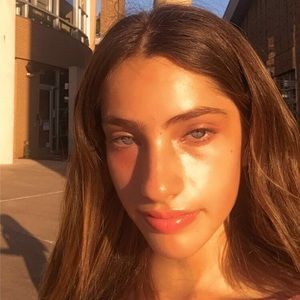 Meet your Posher, Adelia